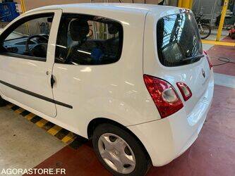 2013-renault-twingo-1449837-46985207