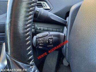 2015-peugeot-308-1449861-46985535
