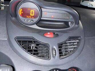 2009-renault-twingo-1449871-46985645