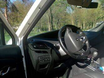 2016-renault-megane-1449878-46985779