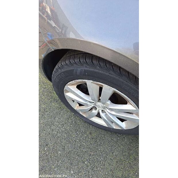 2016 Peugeot 308-46985859