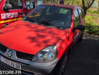 2002-renault-clio-1449904-46986040