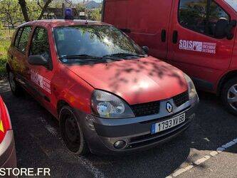 2002-renault-clio-1449904-46986041