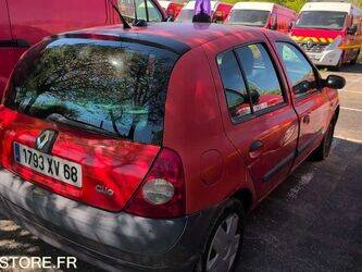 2002-renault-clio-1449904-46986043
