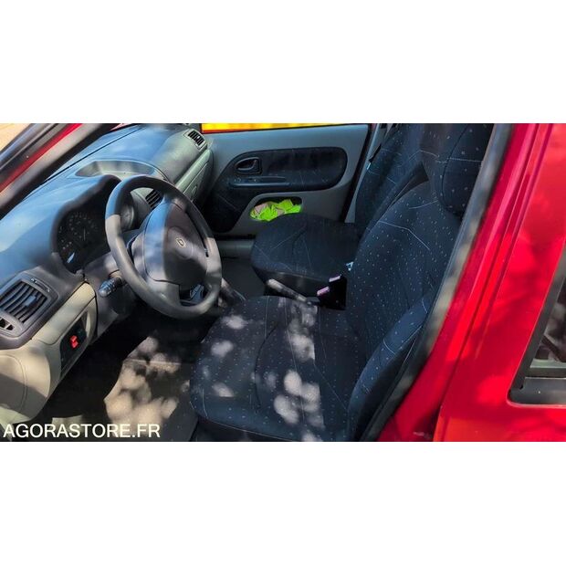 2002 Renault Clio-46986044