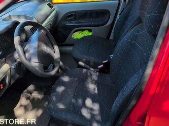 2002-renault-clio-1449904-46986044