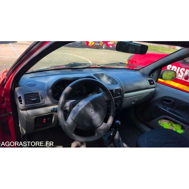 2002 Renault Clio-46986047