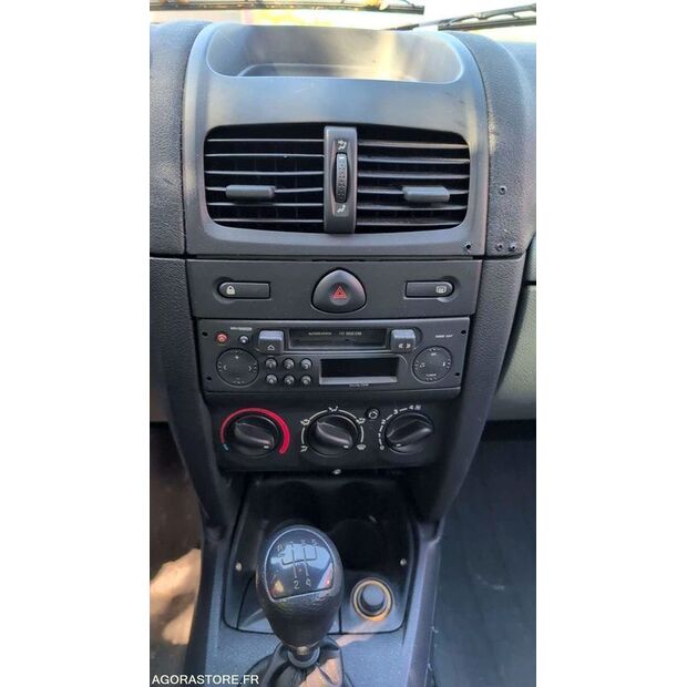 2002 Renault Clio-46986048