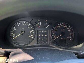 2002-renault-clio-1449904-46986049