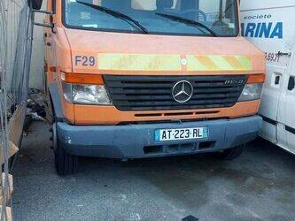 صورة ل رؤوس شاحنات 2003 مرسيدس بنز 815 للبيع في إستونيا