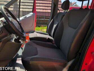 2009-renault-trafic-1449936-46986464