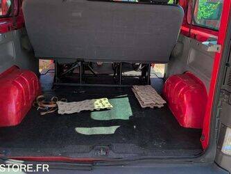 2009-renault-trafic-1449936-46986468