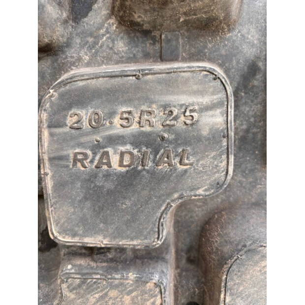 فولفو L90G-46988043