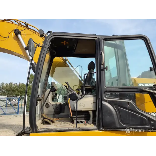 2021 Caterpillar 323D3-46989401