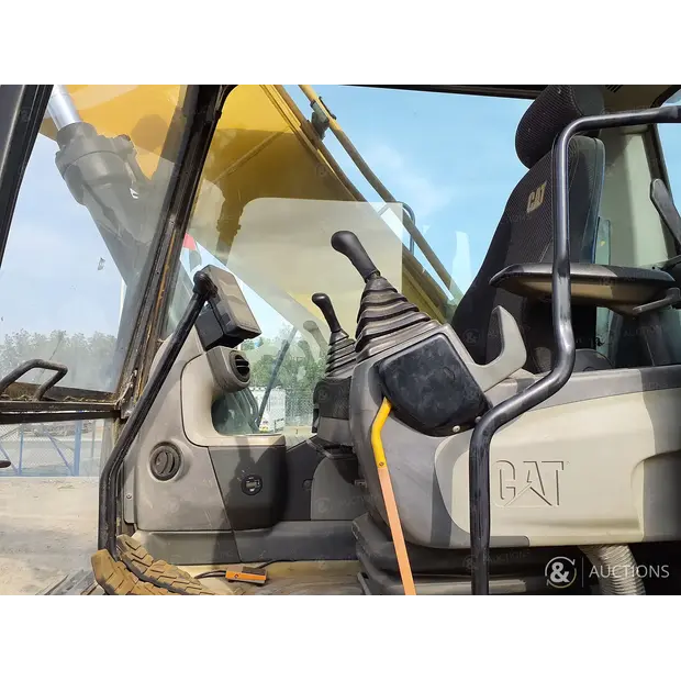 2021 Caterpillar 323D3-46989413