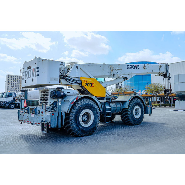 2005 GROVE RT700E-46989970