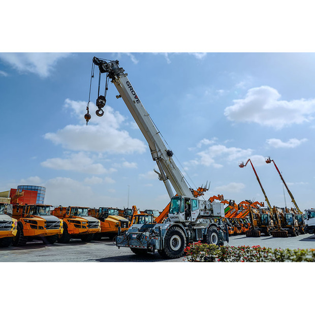 2005 GROVE RT700E-46989974