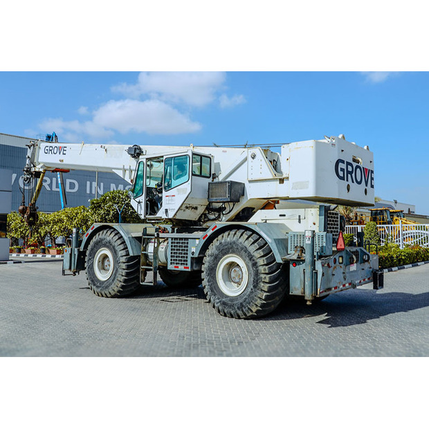 2005 GROVE RT700E-46989975