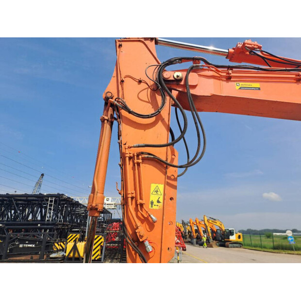 2016 هيتاشى ZX170W-5B-46990713