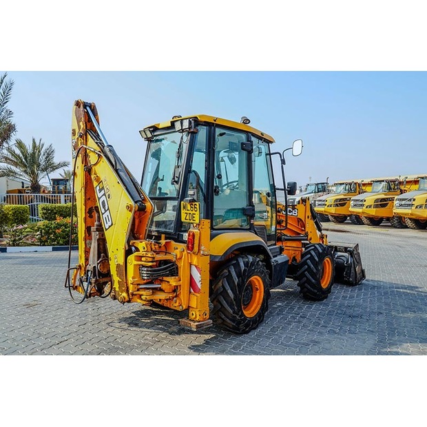 2016 جيه سي بي 3CX-46991694