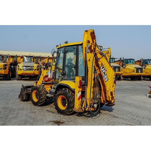 2016 جيه سي بي 3CX-46991695