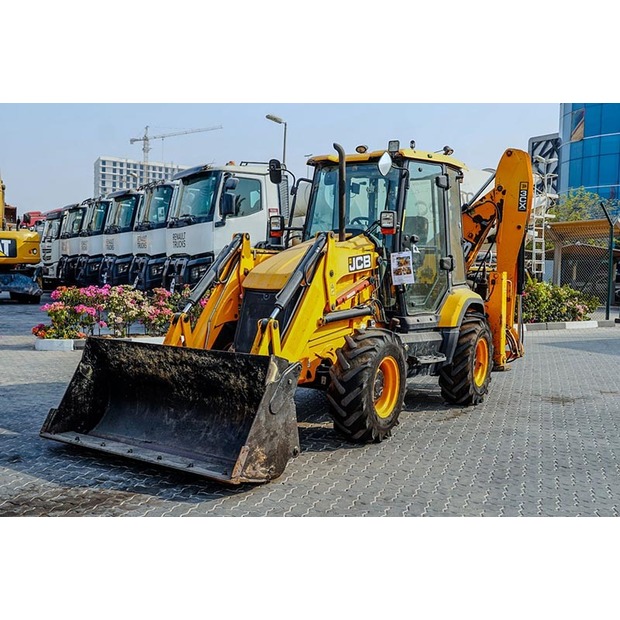 2016 جيه سي بي 3CX-46991697