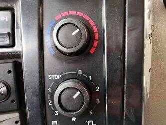 2012-renault-premium-1450171-47005955