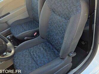 2008-renault-twingo-1450185-47006363