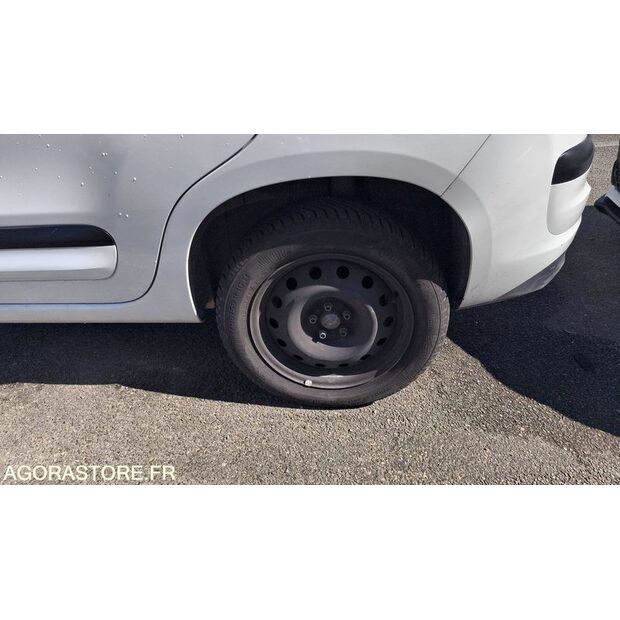 2017 Fiat 500-47007974