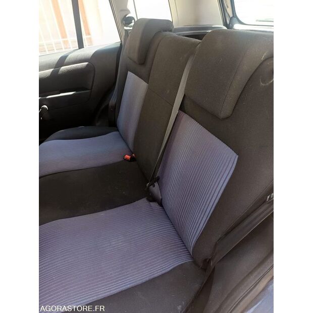 2010 Ford Fusion-47008631