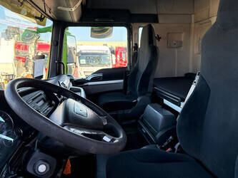 2011-man-tgx-18-440-1450228-47008949