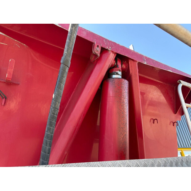 2018 إم أو إل SAF-47009136