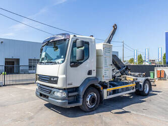 صورة ل شاحنات مع هوك 2012 داف CF55-220 للبيع في بلجيكا