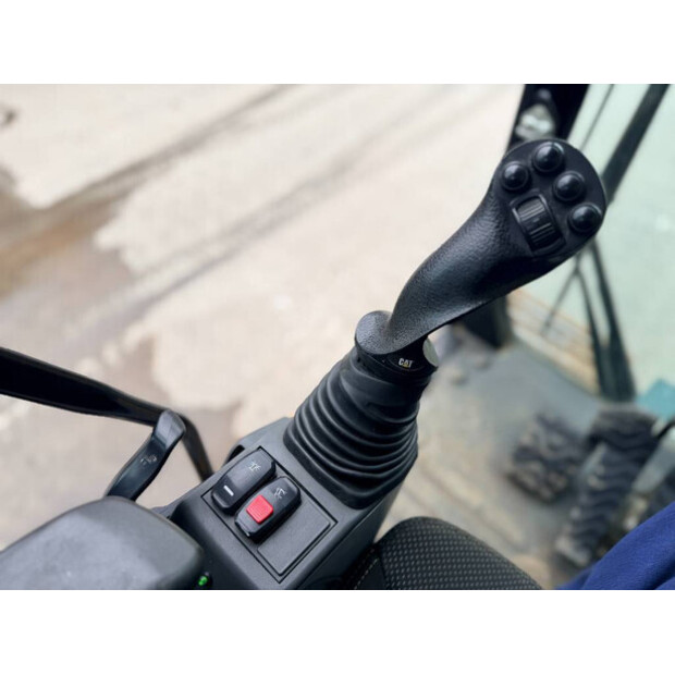 2018 كاتربيلر 323-47012723