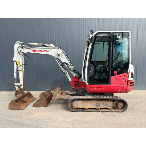 2017 TAKEUCHI TB230-47013696