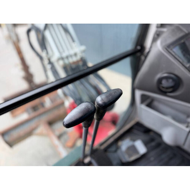 2017 TAKEUCHI TB230-47013728