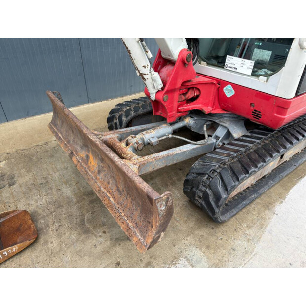 2010 TAKEUCHI TB235-47013747