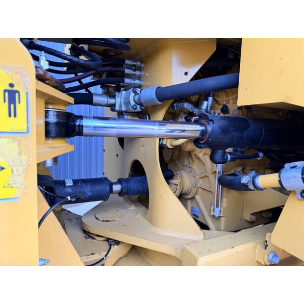 2015 Caterpillar 962M-47015551