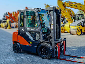 صورة ل رافعات شوكية 2020 دووسان D30S-7