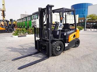 صورة ل رافعات شوكية 2021 دووسان D30NXP