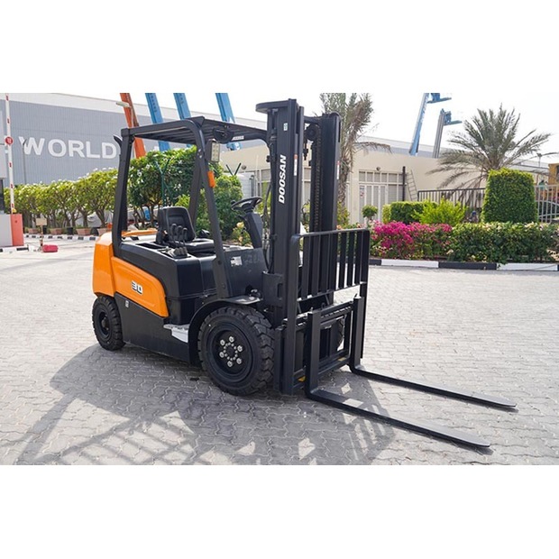 2021 دووسان D30NXP-47015733