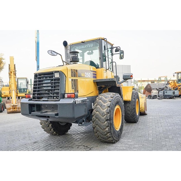 2013 كوماتسو WA250-6-47015735