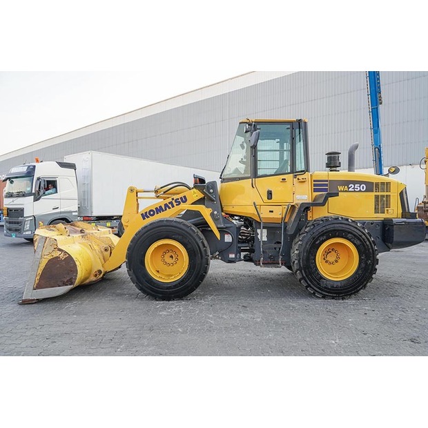 2013 كوماتسو WA250-6-47015737