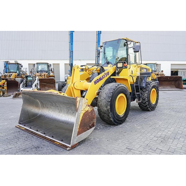 2013 كوماتسو WA250-6-47015738