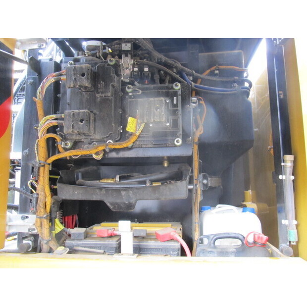 2021 كاتربيلر M320F-47024555