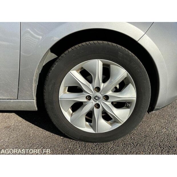 2015 رينو ZOE-47030708
