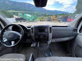2014-mercedes-benz-sprinter-1450762-47031000