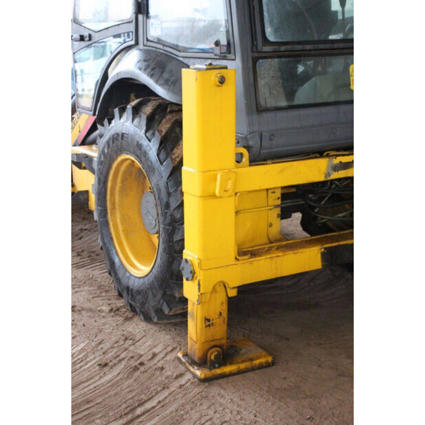 2017 New Holland B80B-47032442