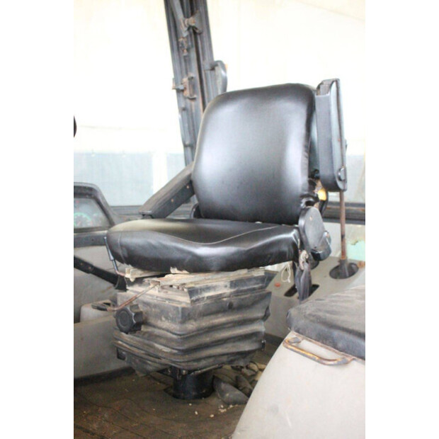 2017 New Holland B80B-47032458