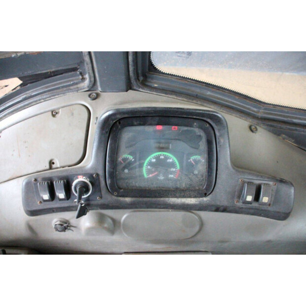 2017 New Holland B80B-47032465
